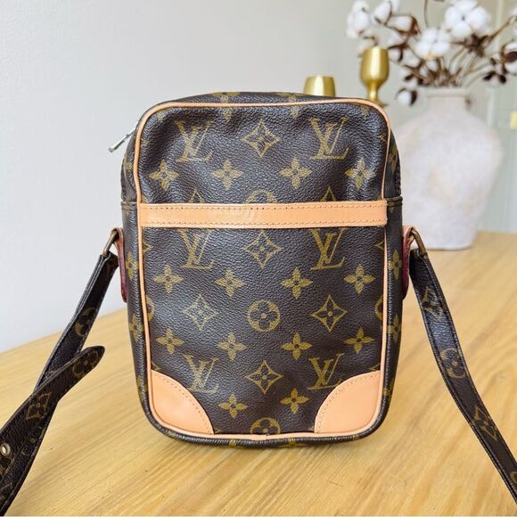 ✅AUTHENTIC✅LOUIS VUITTON DANUBE CROSSBODY BAG - Picture 1 of 16